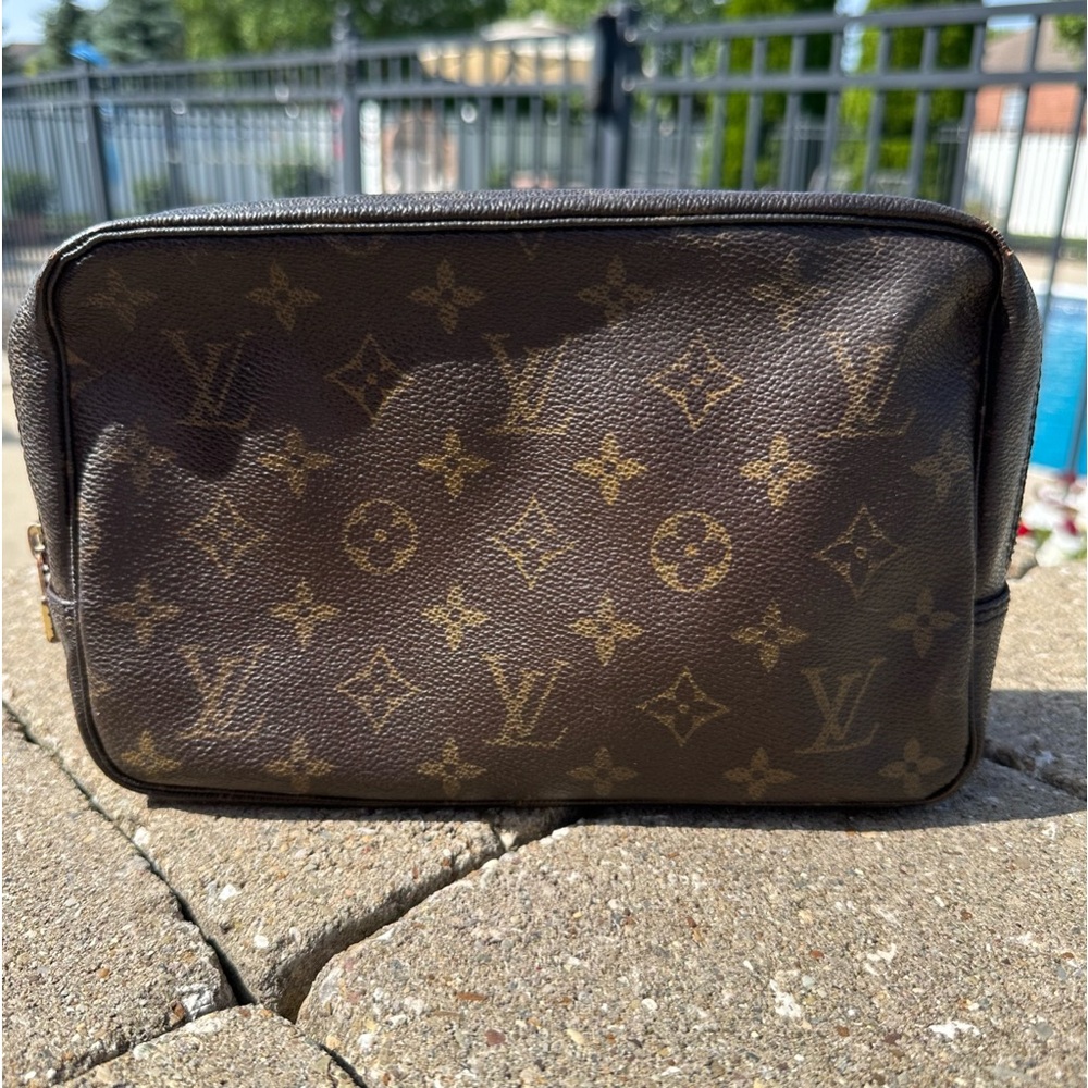 Louis Vuitton Trousse 23